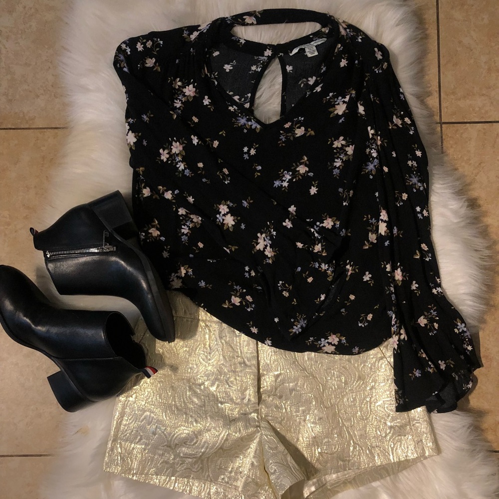 AEO Neck Cut-Out Top
